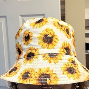 Reversible Sunflower Print/Black Bucket Hat